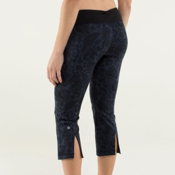 lululemon athletica Pants - Lululemon Gather & Crow Crop Paisley Inkwell Black Mid Rise Luon Women's 8 M